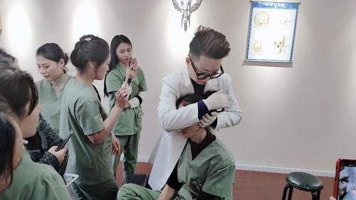 日本徒手整形视频,神奇手法重塑美丽轮廓