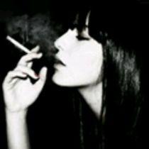 女孩抽烟视频,揭秘女孩抽烟背后的故事