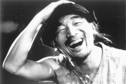 严顺开小品全集视频,笑谈人生百态,演绎经典瞬间